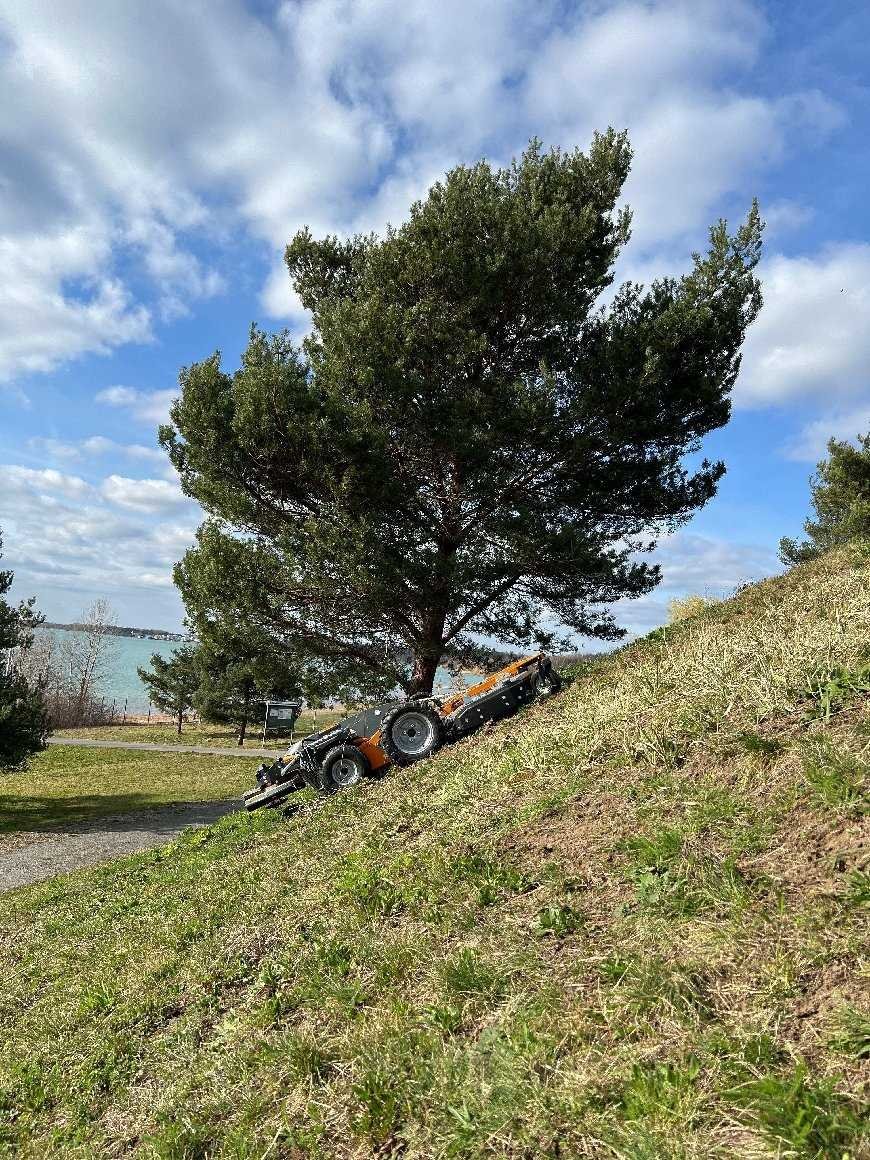 Raymo Torpedo Geräteträger AWD – Elektrischer Geräteträger für Hänge, Solarparks & Grünflächenpflege