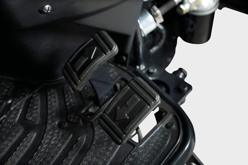 Solis 26 HST Limited Edition Schwarz 26 PS Diesel mit Allrad – Hydrostat Kleintraktor mit Mitsubishi Motor