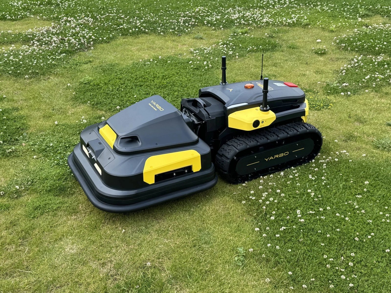 YARBO Mähroboter Set – Core + Lawn Mower Modul, 600 W, 50 cm Schnittbreite, RTK-GPS, bis 25.000 m², kabellos