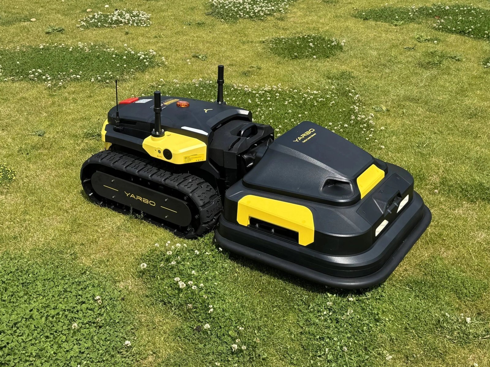 YARBO Mähroboter Set – Core + Lawn Mower Modul, 600 W, 50 cm Schnittbreite, RTK-GPS, bis 25.000 m², kabellos