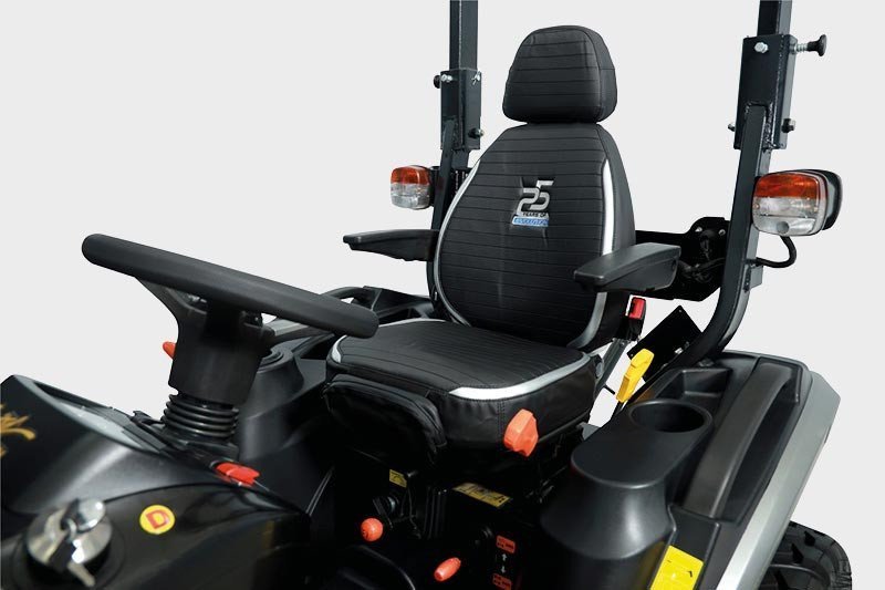 Solis 26 HST Limited Edition Schwarz 26 PS Diesel mit Allrad – Hydrostat Kleintraktor mit Mitsubishi Motor