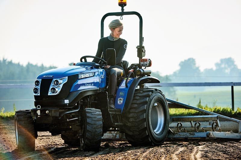 Solis 26S Kleintraktor – 26 PS Allradtraktor mit Seitenschaltung & Servolenkung
