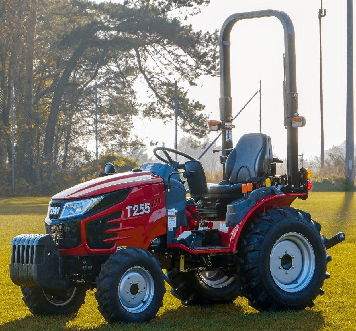 TYM T255 Kleintraktor mit Rasenbereifung – 26 PS Yanmar Diesel, Hydrostat, Allrad