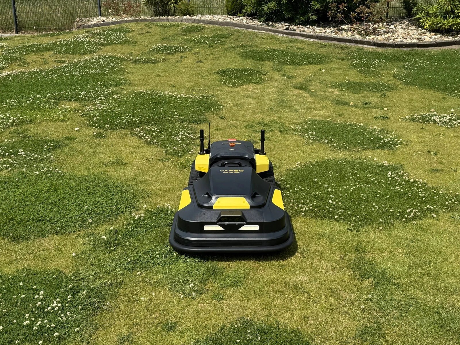 YARBO Mähroboter Set – Core + Lawn Mower Modul, 600 W, 50 cm Schnittbreite, RTK-GPS, bis 25.000 m², kabellos