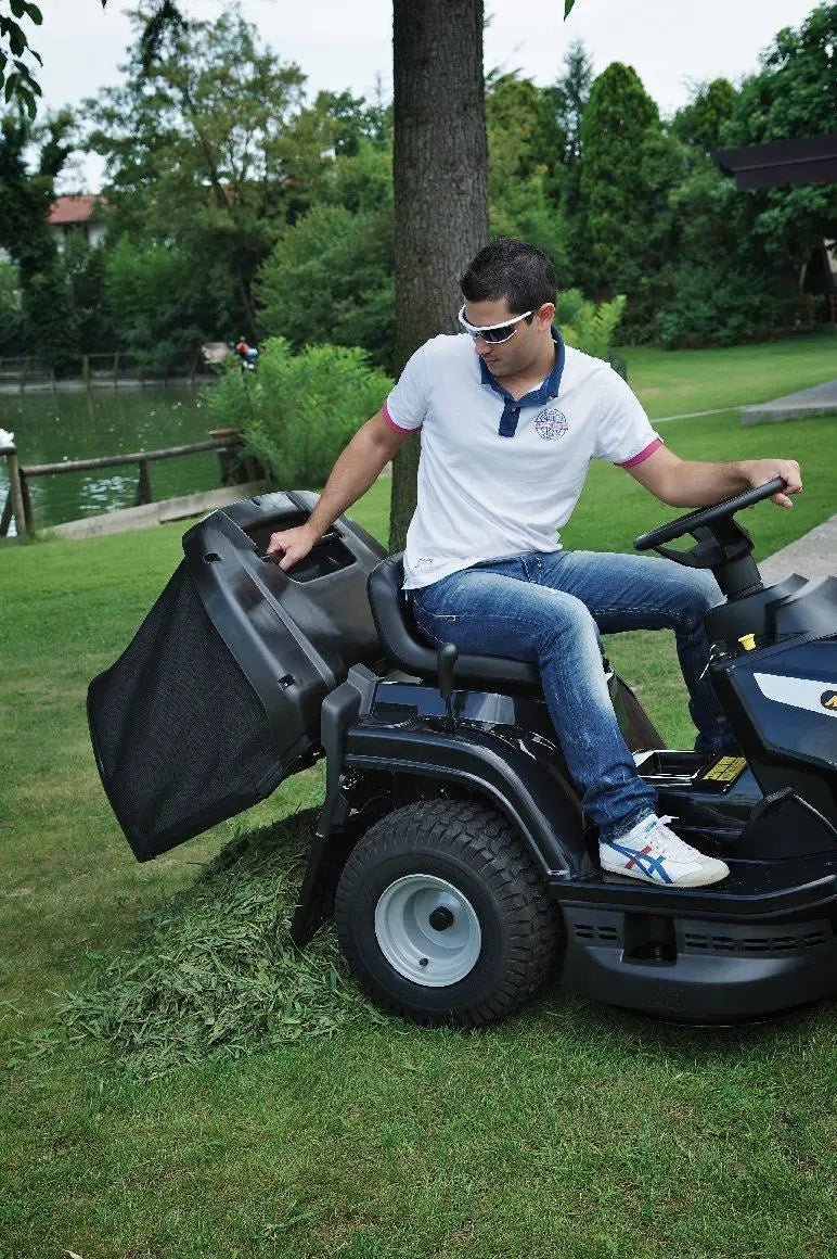 Alpina Rasentraktor AT 84 HA, 84 cm Schnittbreite, 414 cm³ Motor, Hydrostat, 200 L Fangkorb