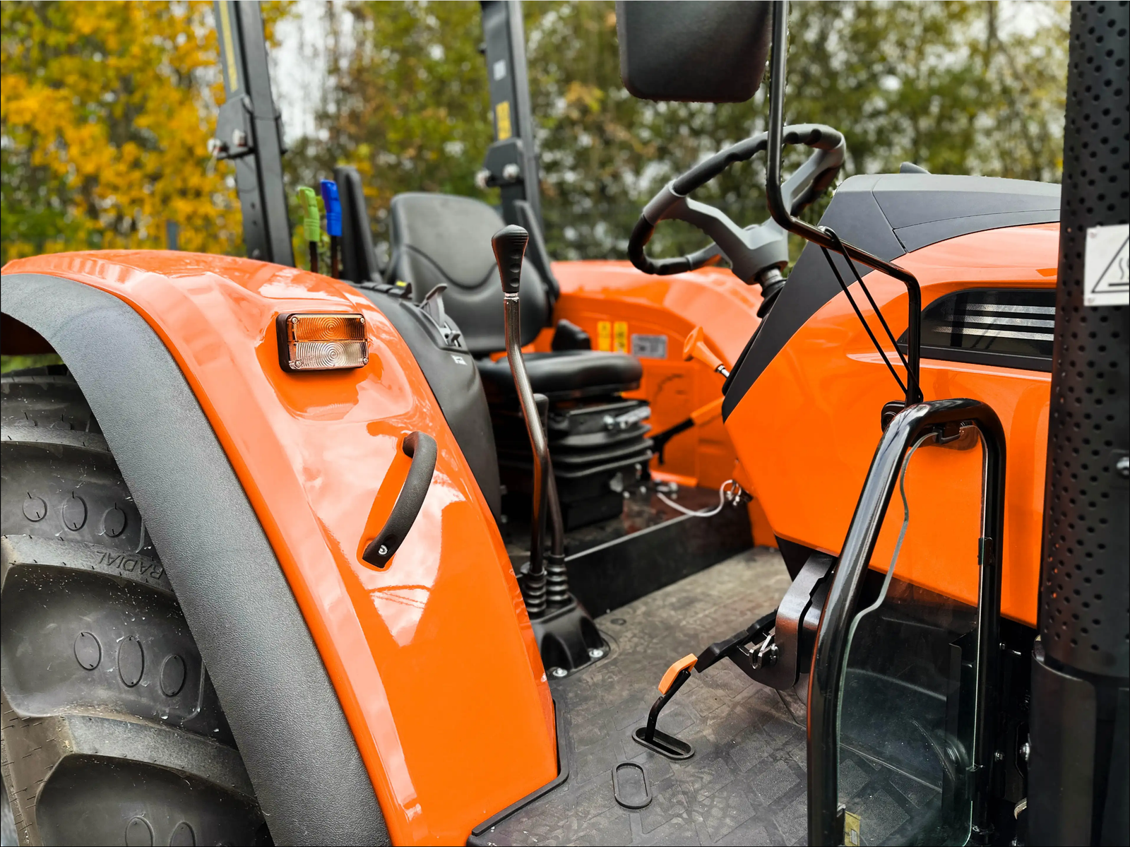 TAFE 7515 GE Traktor 74 PS Diesel – Allrad Kompakttraktor mit 12/12 Wendegetriebe